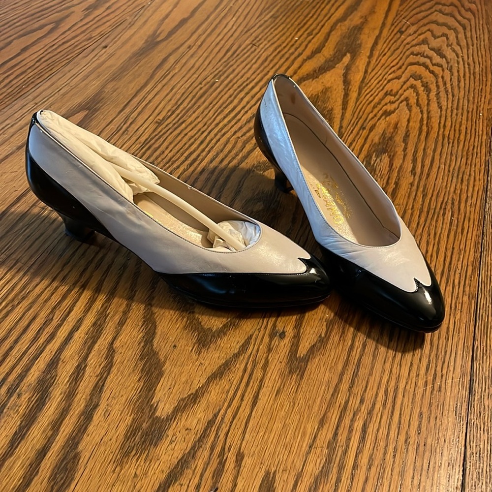 Vintage Salvatore Ferragamo classic black and white pumps